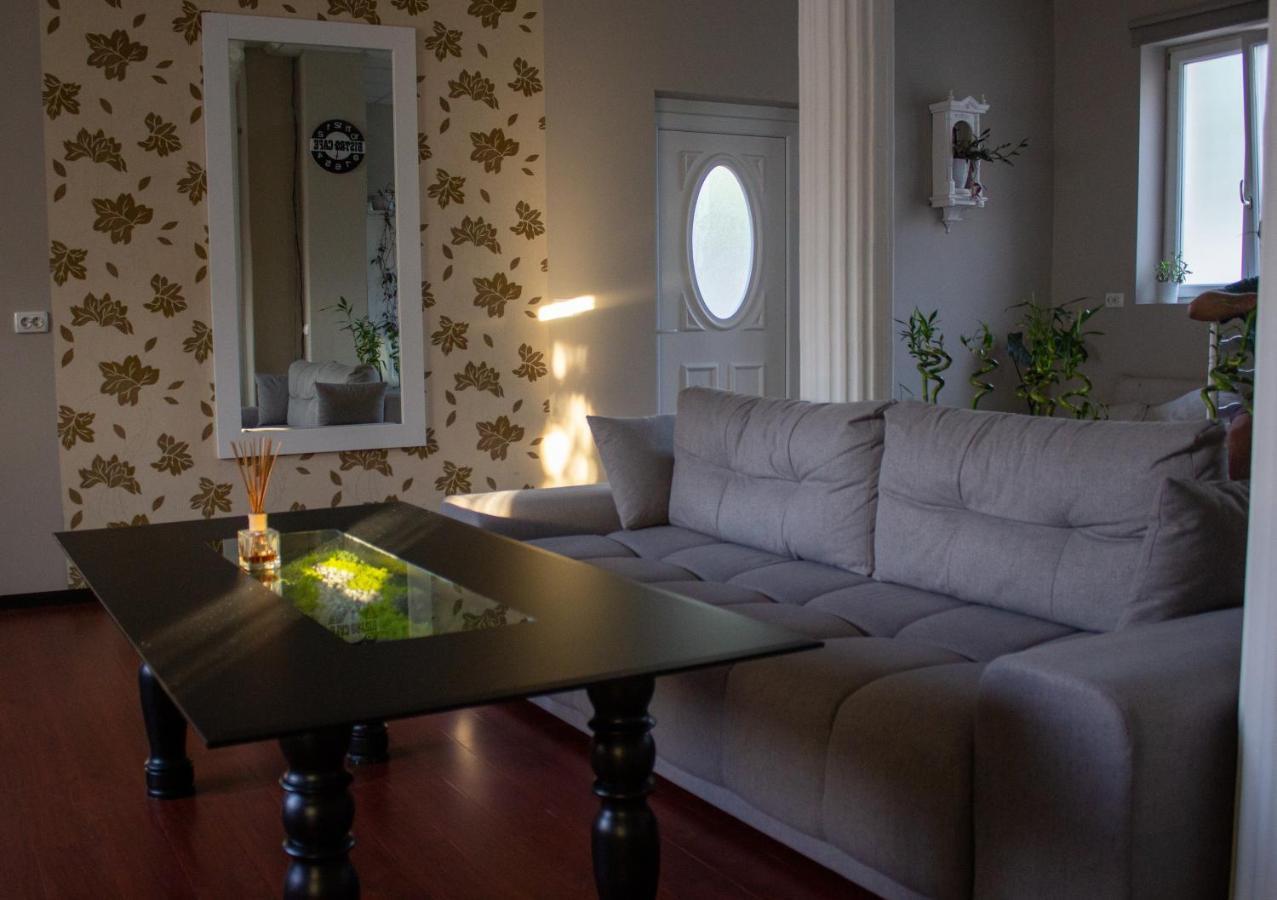 Yox Apartment 1 Oradea Εξωτερικό φωτογραφία