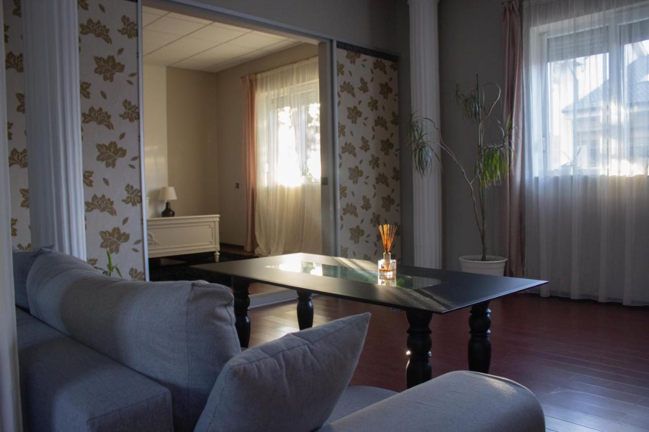 Yox Apartment 1 Oradea Εξωτερικό φωτογραφία