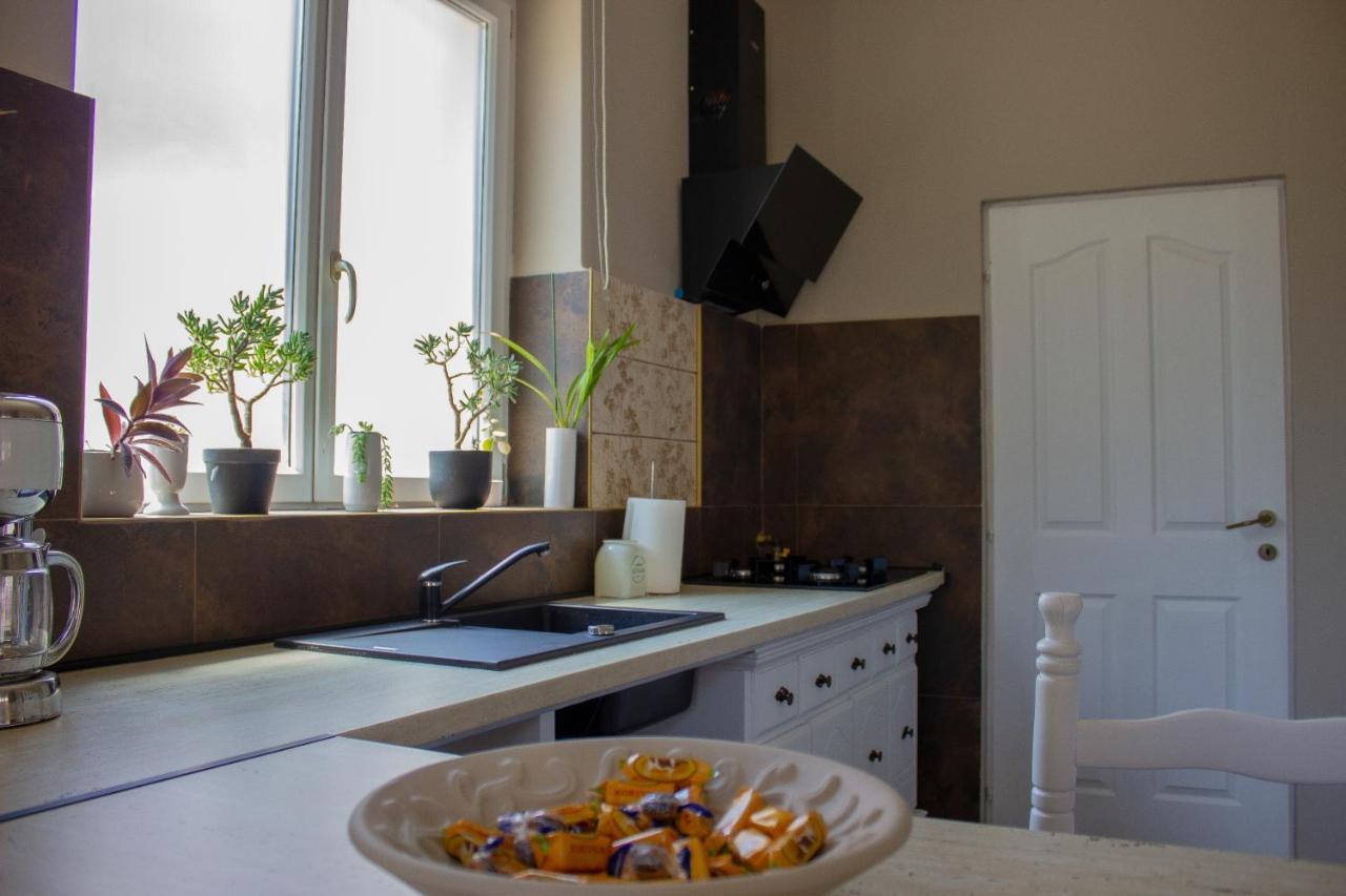 Yox Apartment 1 Oradea Εξωτερικό φωτογραφία