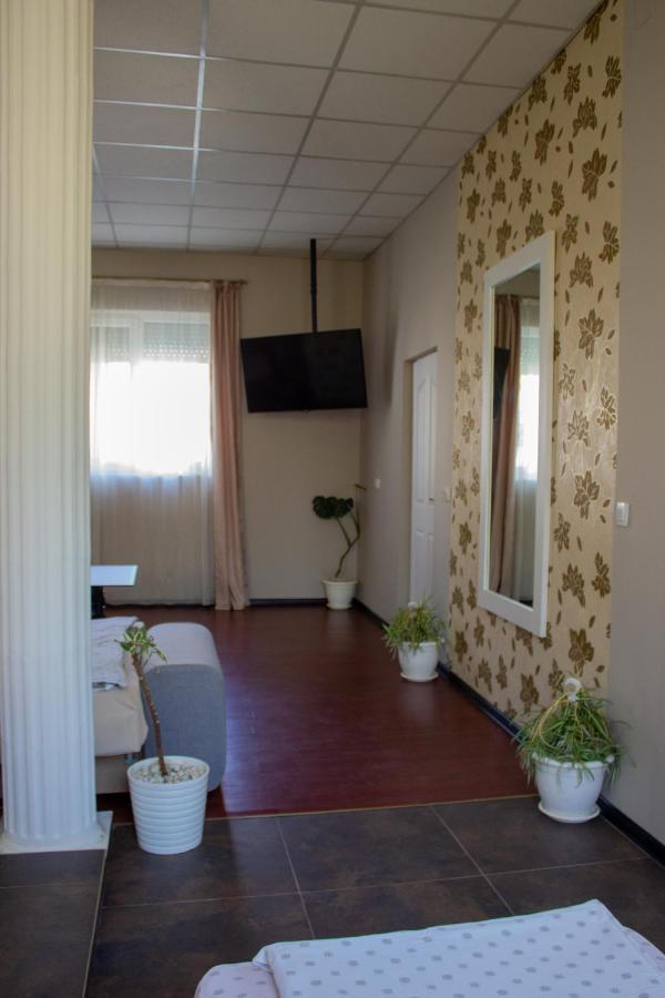 Yox Apartment 1 Oradea Εξωτερικό φωτογραφία