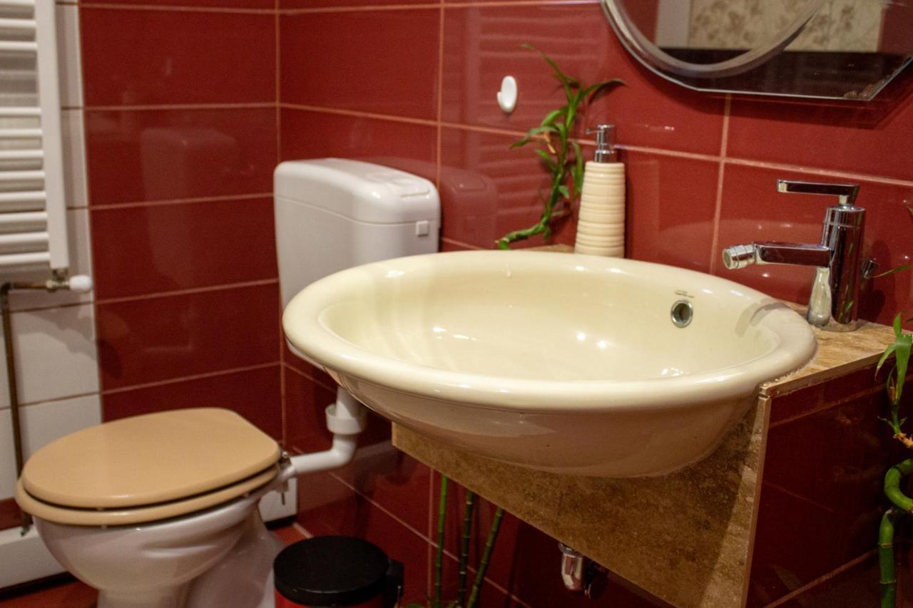 Yox Apartment 1 Oradea Εξωτερικό φωτογραφία